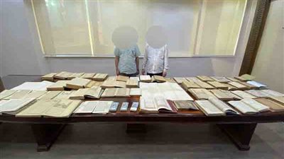 ضبط صاحب مكتبة وشقيقه للاتجار بالمخطوطات والكتب الأثرية المحظور تداولها