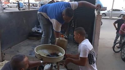 حملة لرفع التعديات والإشغالات على حرم الطريق بالهرم | صور