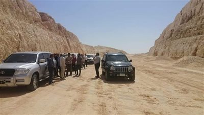 محافظ الوادي الجديد يتفقد أعمال ازدواج مسار النقب الجديد