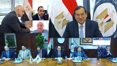 وزير البترول يوجه بالتوسع في مراكز تحويل السيارات للغاز الطبيعي 