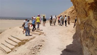 وفد سياحي من إيطاليا وأسبانيا يزور المناطق الأثرية بالمنيا | صور 