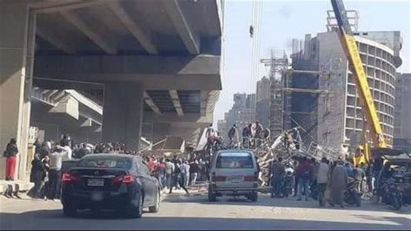 سقوط عامود أمام محطة