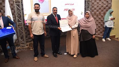 محافظ مطروح يكرم أوائل الثانوية العامة | صور