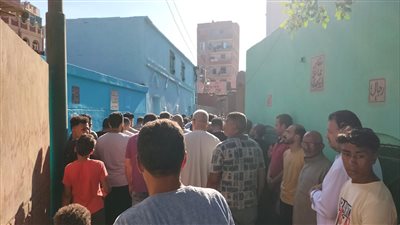 وسط دموع الاهالي.. تشييع جثة الطالب ضحية انهيار حائط بالقليوبية