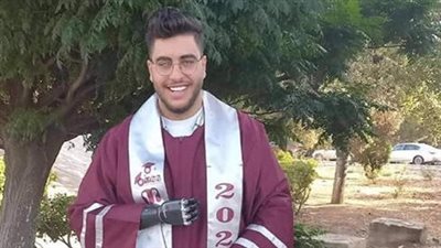 بالرغم من فقدانه يديه وإحدى عينيه.. طالب يحصل على 85% في الثانوية العامة