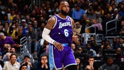 أفضل اللاعبين في جيله.. لوس أنجلوس ليكرز يمدد عقد ليبرون جيمس مقابل مبلغ خيالي