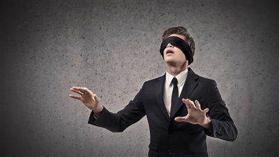 تفسير رؤية العمى في المنام وعلاقته بالموت والمرض وخسارة الأموال 