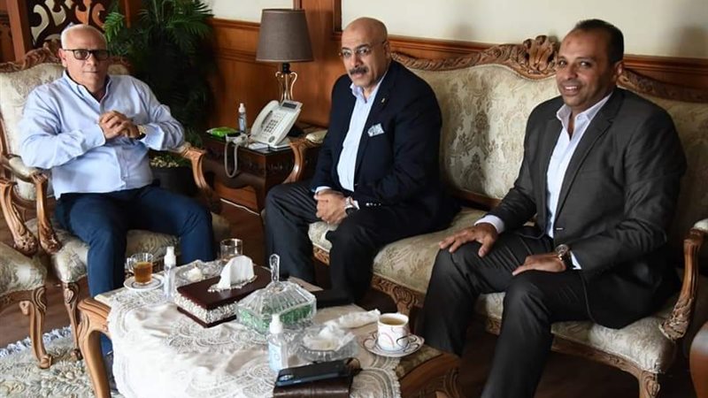 محافظ بورسعيد يستقبل