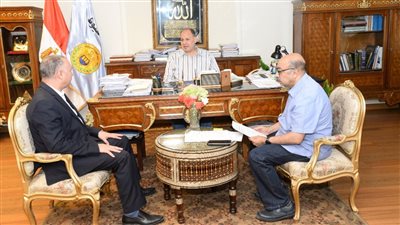 محافظ أسيوط يتابع نقل لجنة التأمين الصحي إلى مقرها الجديد بجوار مستشفى المبرة