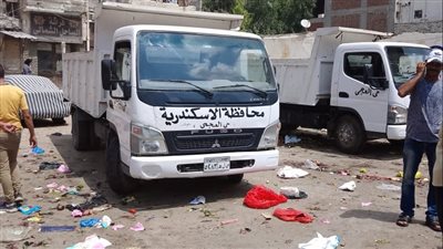 حي العجمي يزيل سوقا عشوائيا |صور 