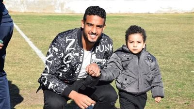 ابنه مريض ورئيس النادي متعنت..عبدالرحمن رخا حارس الزرقا يعتزل كرة القدم