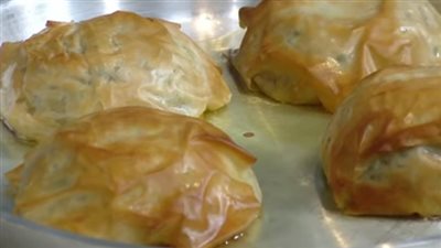 أكلة جديدة.. تعرفي على طريقة عمل صرر الأوزي مع الشيف فيفيان|فيديو 