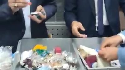 ضبط محاولة تهريب مشغولات فضية وساعات مطعمة بالأحجار الكريمة بمطار الأقصر