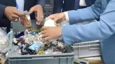 جمارك مطار الأقصر تضبط تهريب مشغولات فضية وساعات مطعمة بالأحجار الكريمة