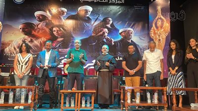 فريق مسلسل جريرة غمام يقف دقيقة حداد على روح ضحايا كنيسة أبو سيفين | فيديو