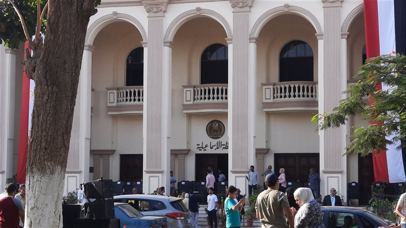 بدء توافد المواطنين