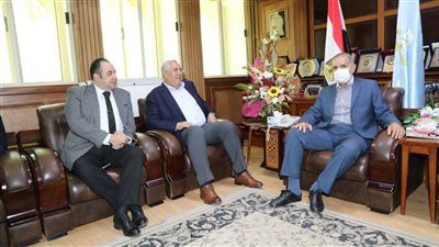 السيد القصير يلتقى محافظ كفر الشيخ لبحث سبل تحقيق التنمية الزراعية