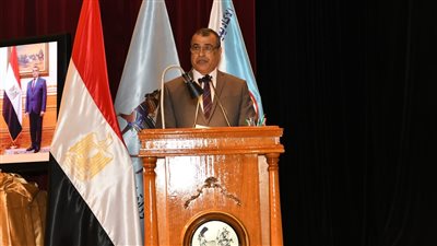 وزير الإنتاج الحربي يشهد تخريج دفعة جديدة بالأكاديمية المصرية للهندسة والتكنولوجيا 