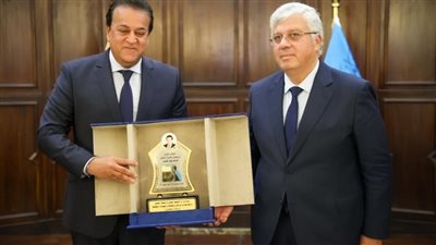 وزير التعليم العالي والمجلس الأعلى للجامعات يكرمان خالد عبدالغفار
