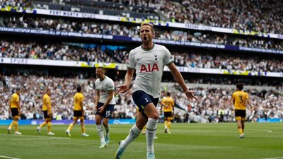 هاري كين يدخل التاريخ ويقود توتنهام للفوز على ولفرهامبتون