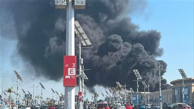 مصدر: محول كهرباء وراء حريق كارفور بالإسكندرية 