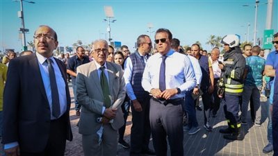 وزير الصحة يقطع زيارته للمنشآت الطبية بالإسكندرية ويتابع تقديم الخدمات الطبية في حريق كارفور