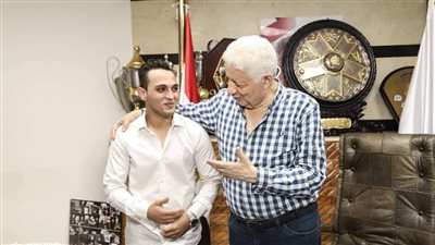 مرتضى منصور يستقبل ناشئ الزمالك المتعافي من السرطان