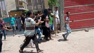 الصور الأولى لضبط شخص يرتدي نقاب وبحوزته حقنة مخدرة في المحلة