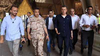 تمهيدا لحفل الافتتاح.. وزير السياحة يزور المتحف المصري الكبير