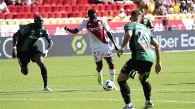 لانس يسحق موناكو 1/4 ويتصدر الدوري الفرنسي