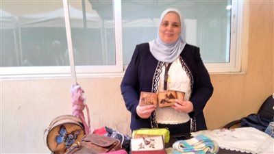 سيدة تحول دوار جدها إلى مركز لتعليم السيدات الحرف اليدوية بالمجان في البحيرة | فيديو