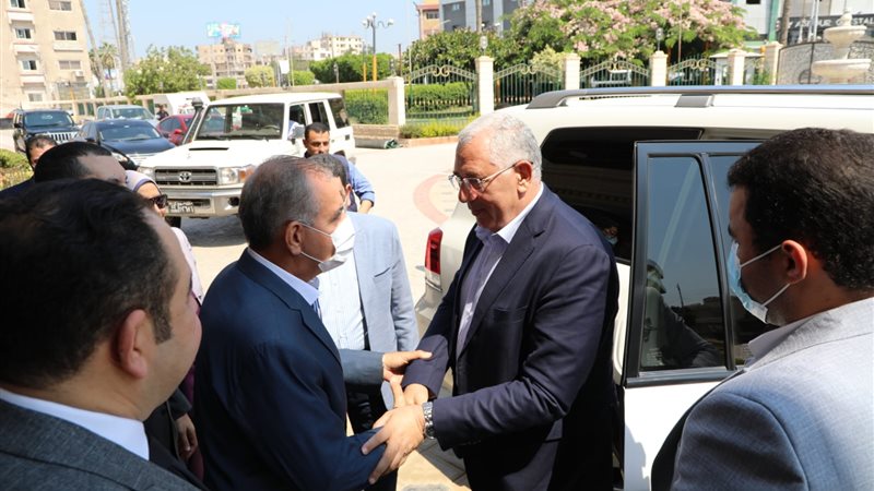 وزير الزراعة خلال