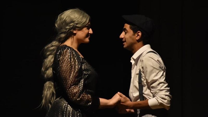 مسرحية الحب في زمن