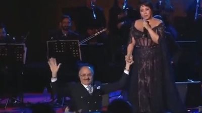 شيرين تصطحب الطبيب المعالج لها بحفلها في تونس: 