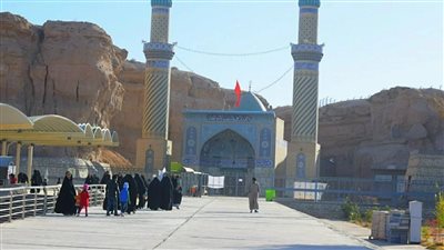 استمرار جهود الإنقاذ لإخراج العالقين في انهيار قطارة الإمام علي بالعراق 