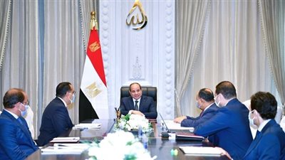 السيسي يجتمع بقيادات المالية بحضور مدبولي