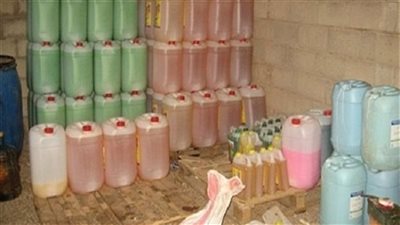 ضبط 10 أطنان منظفات مجهولة داخل مصنع بالغربية