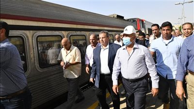 وزير النقل يوجه بوضع لوحات قائمة الأسعار على الأكشاك بمحطة سكك حديد مصر 