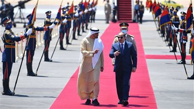  مراسم استقبال رسمية لرئيس الإمارات بقصر الاتحادية.. السيسي وبن زايد يصافحان حرس الشرف