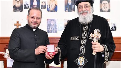 البابا تواضروس يستقبل السكرتير السابق لبابا الفاتيكان