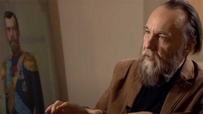 بعد اغتيال نجلته بعبوة ناسفة.. من هو ألكسندر دوجين عقل بوتين المدبر؟