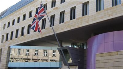 انفجار داخل السفارة البريطانية بالعراق 