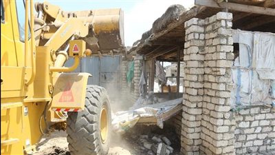 إزالة 17 حالة تعدٍ على أملاك الدولة بمركزي كفر سعد وكفر البطيخ 