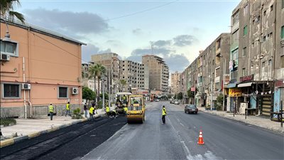 محافظ الإسكندرية: أتابع عن كثب نسب تنفيذ أعمال رصف الشوارع بالأحياء