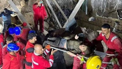 انتشال 4 جثث من تحت أنقاض مزار ديني بالعراق وتزويد العالقين بالماء والأكسجين | صور