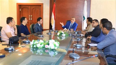 محافظ سوهاج يبحث آخر مستجدات تطوير المدخل الشرقي