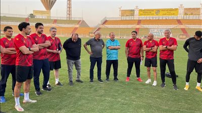 رئيس المقاولون العرب يحفز اللاعبين قبل لقاء فاركو