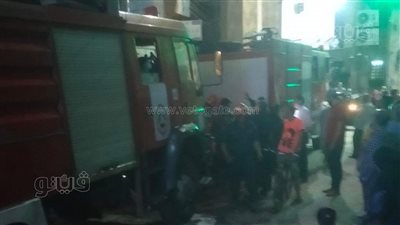 حريق يلتهم مخزنا أسفل عمارة سكنية في كفر الزيات |صور