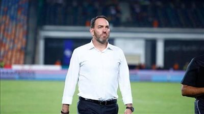 رضا عبدالعال يناقض نفسه ويدافع عن سواريش بعد خسارة الدوري