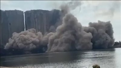 انهيار أجزاء جديدة من صوامع مرفأ بيروت | فيديو